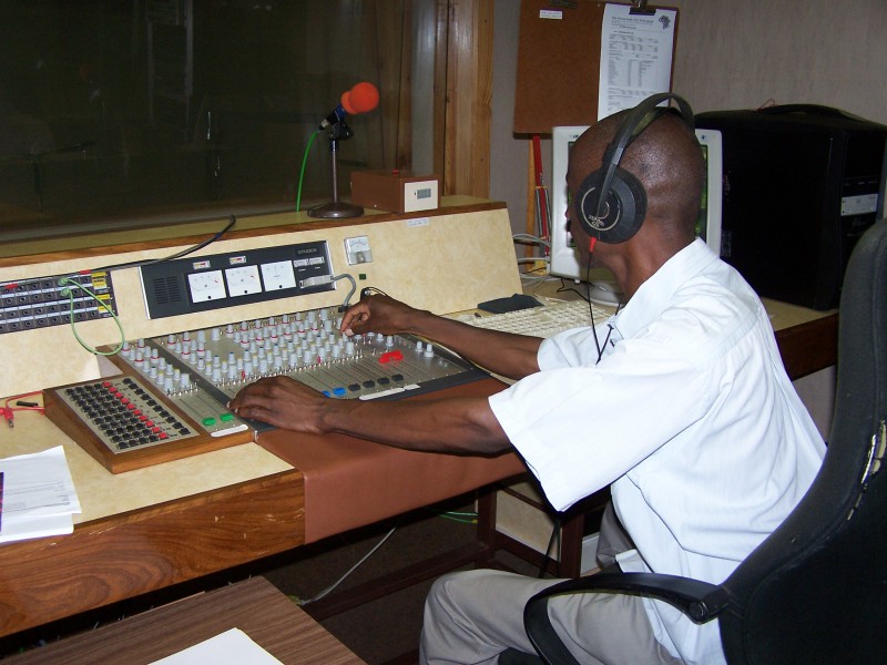 Radio und Kassettendienst